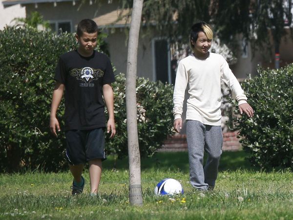 Maddox i Pax Jolie-Pitt chcą zostać piłkarzami? (FOTO)