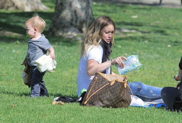 Hilary Duff i jej syn znowu pod obstrzałem paparazzi (FOTO)