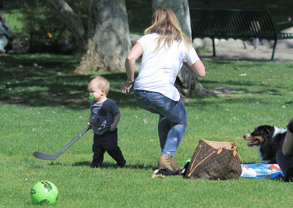 Hilary Duff i jej syn znowu pod obstrzałem paparazzi (FOTO)