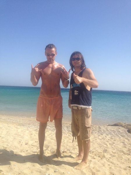 Czyja to umięśniona klata? (FOTO)