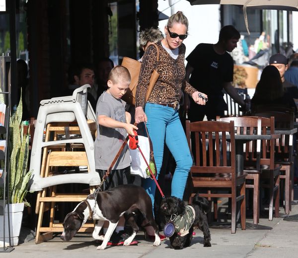 Aktorka zabrała swoje psy na lunch (FOTO)