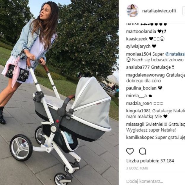 Natalia Siwiec z wózkiem - pierwszy spacer celebrytki z córeczką Mią