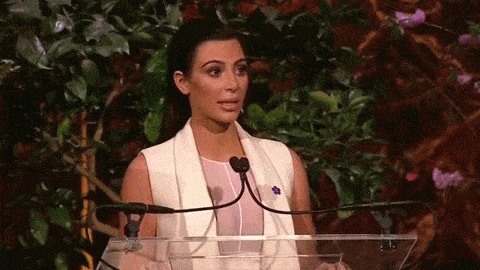 Kim Kardashian odbierając nagrodę czytała z promptera VIDEO