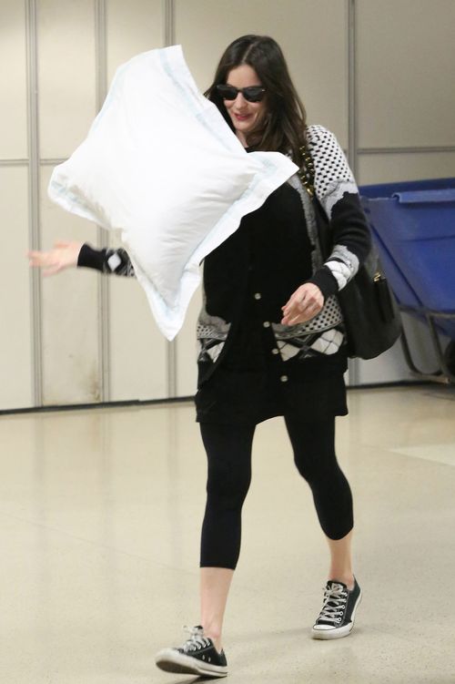 Kto podróżuje z taką wielką poduchą? (FOTO)