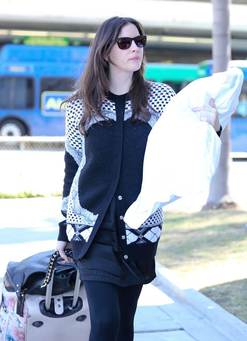 Kto podróżuje z taką wielką poduchą? (FOTO)