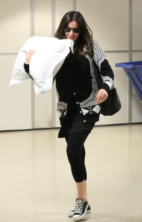 Kto podróżuje z taką wielką poduchą? (FOTO)