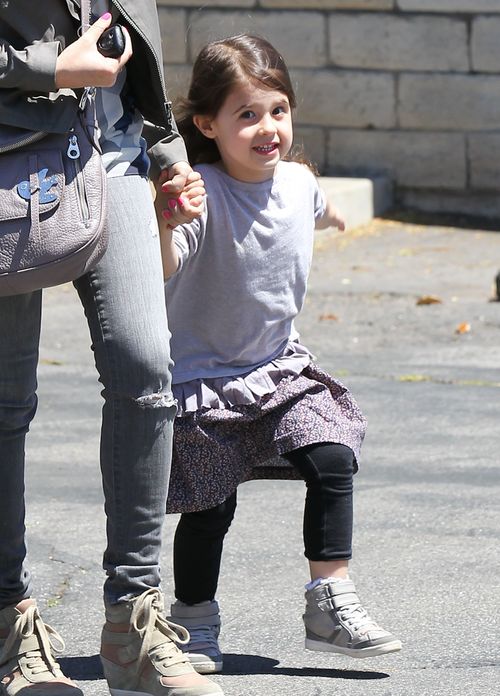 Czyją córeczką jest ta wesoła dziewczynka? (FOTO)