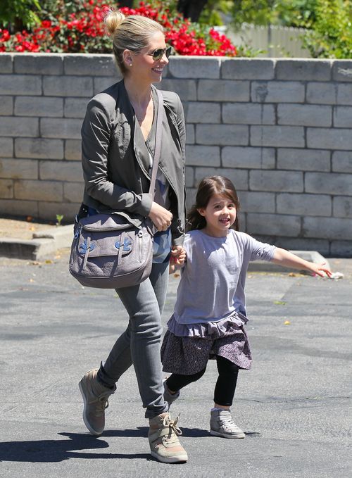 Czyją córeczką jest ta wesoła dziewczynka? (FOTO)