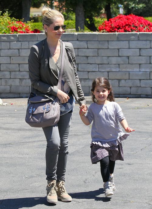 Czyją córeczką jest ta wesoła dziewczynka? (FOTO)