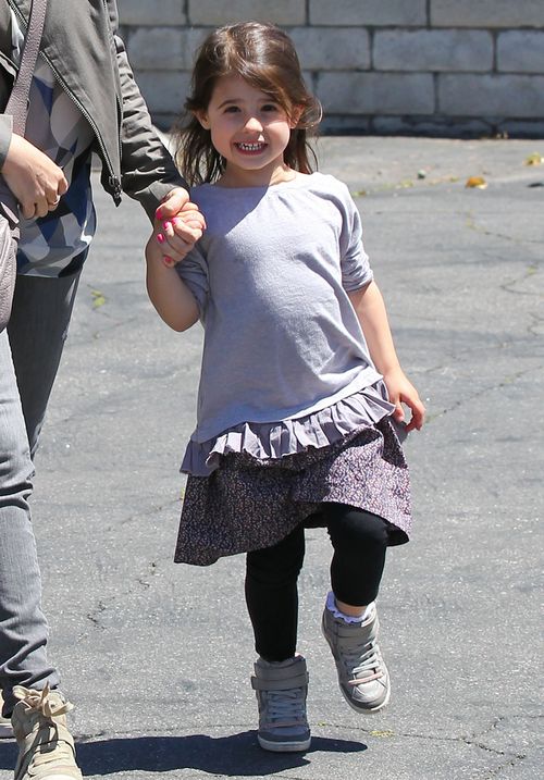 Czyją córeczką jest ta wesoła dziewczynka? (FOTO)