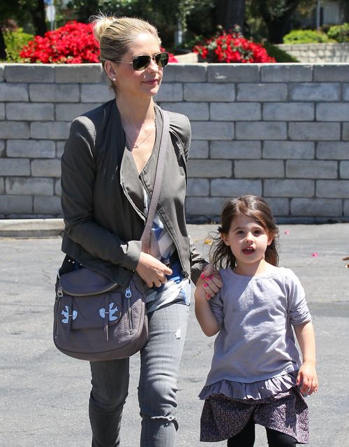 Czyją córeczką jest ta wesoła dziewczynka? (FOTO)