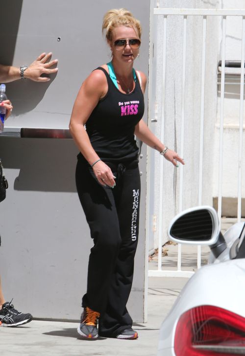 Zakochana gwiazda chętnie rozdaje buziaki (FOTO)