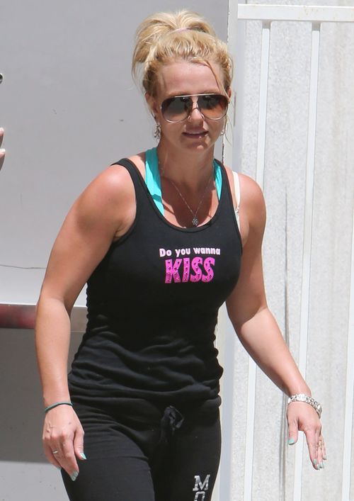 Zakochana gwiazda chętnie rozdaje buziaki (FOTO)