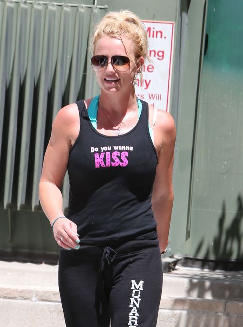 Zakochana gwiazda chętnie rozdaje buziaki (FOTO)