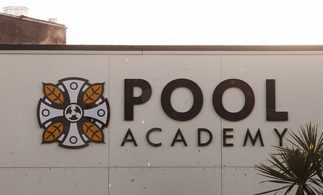 Polska nastolatka znaleziona martwa w angielskiej szkole! Zginęła przez RASIZM? Polska nastolatka znaleziona martwa w angielskiej szkole! Zginęła przez RASIZM?