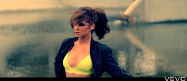 Cheryl Cole uwodzi w nowym klipie - Call My Name [VIDEO]