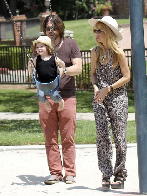 Rachel Zoe z synem i mężem w parku (FOTO)
