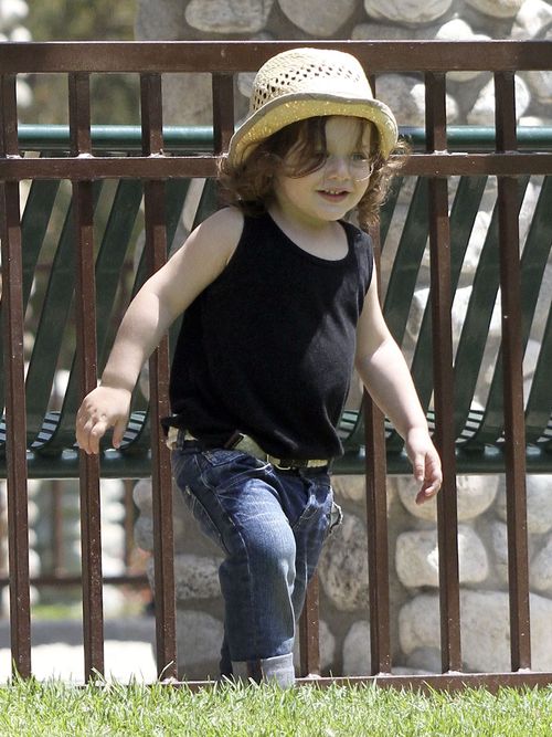 Rachel Zoe z synem i mężem w parku (FOTO)