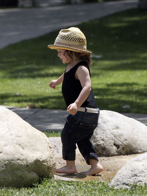 Rachel Zoe z synem i mężem w parku (FOTO)