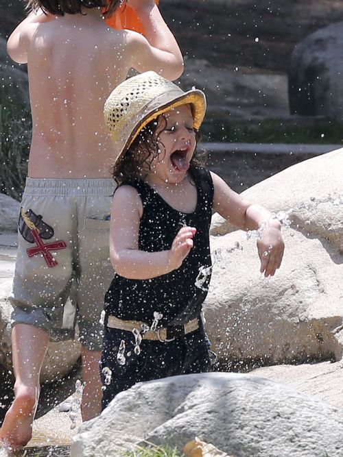 Rachel Zoe z synem i mężem w parku (FOTO)