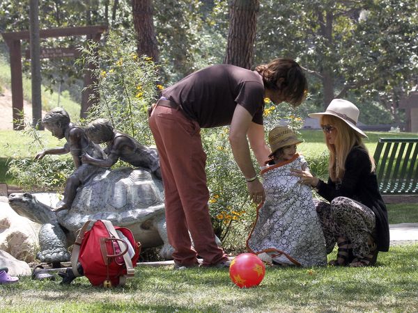 Rachel Zoe z synem i mężem w parku (FOTO)