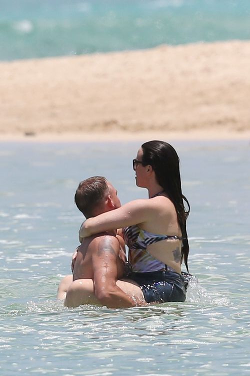 Alanis Morissette i jej wodne igraszki z mężem (FOTO)