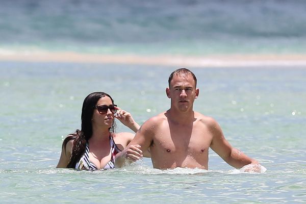 Alanis Morissette i jej wodne igraszki z mężem (FOTO)