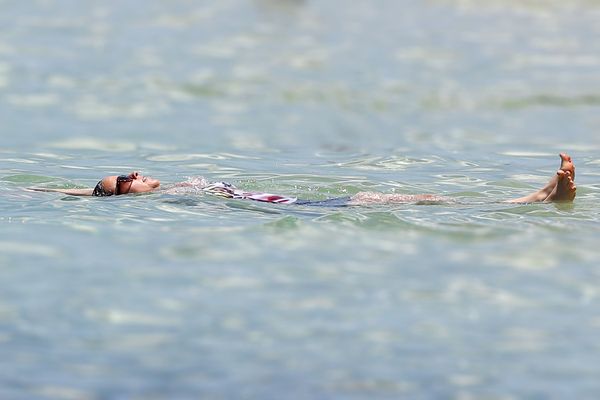 Alanis Morissette i jej wodne igraszki z mężem (FOTO)