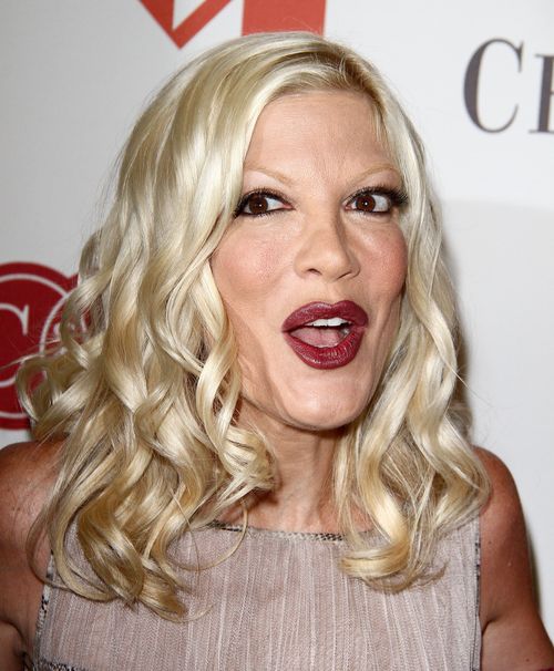 Tori Spelling ze swoją szczęśliwą czwóreczką (FOTO) Tori Spelling ze swoją szczęśliwą czwóreczką (FOTO)