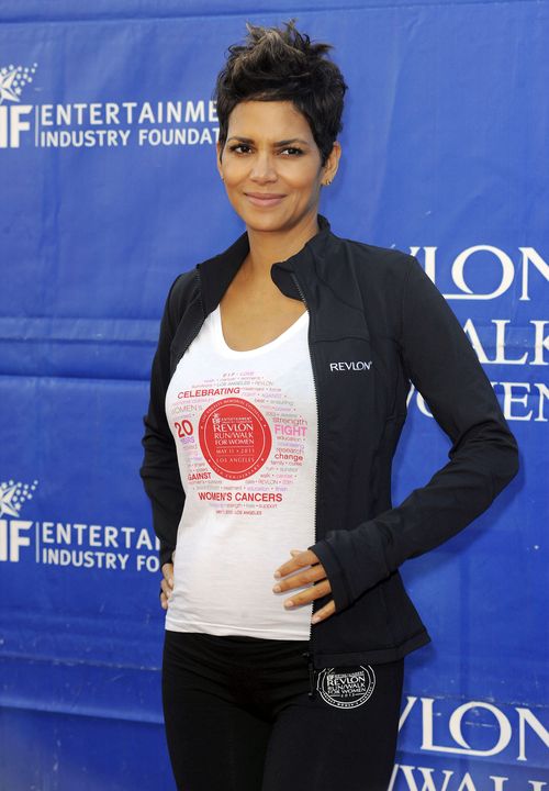 Halle Berry już pozuje z ciążowym brzuszkiem (FOTO) Halle Berry już pozuje z ciążowym brzuszkiem (FOTO)