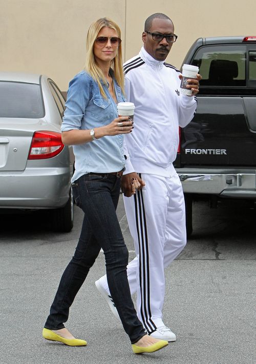 Eddie Murphy na randki chodzi w białym... dresie (FOTO)