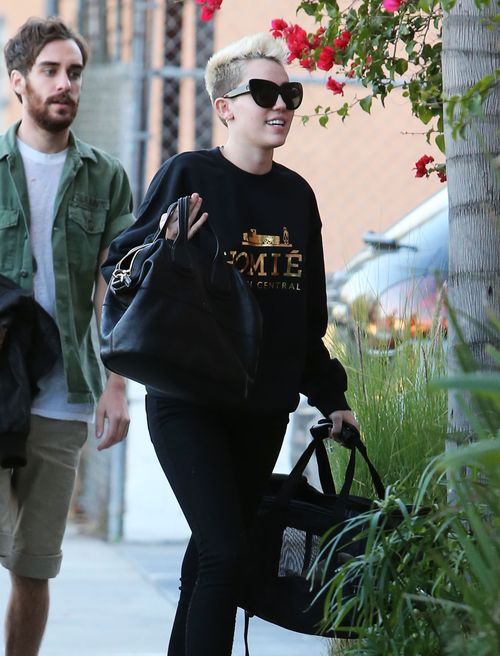 Miley Cyrus zabrała Bean'a do studia nagraniowego (FOTO)