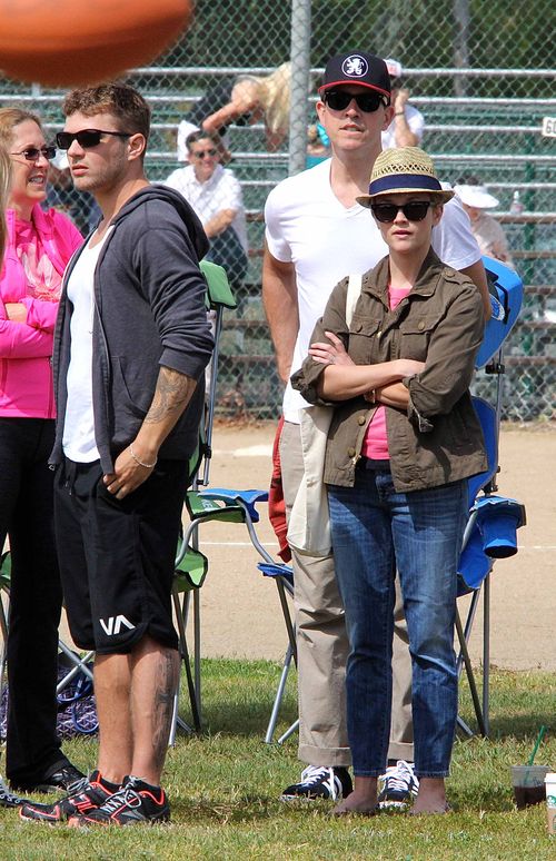 Witherspoon i Phillippe kibicują swojemu synowi (FOTO)