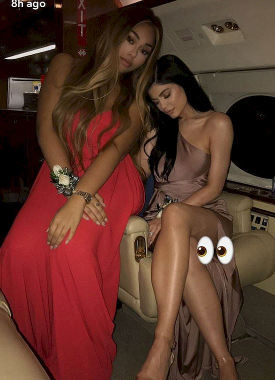 Kylie Jenner przyszła na studniówkę... swojego FANA (VIDEO) Kylie Jenner przyszła na studniówkę... swojego FANA (VIDEO)