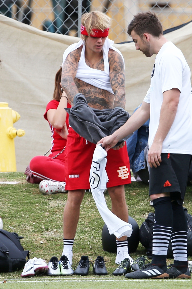 Zamyślony Bieber chwyta swoje PRZYRODZENIE. Wciąż przeżywa rozstanie Seleną?