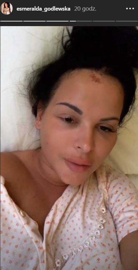 Esmeralda tłumaczy się z wypadku 