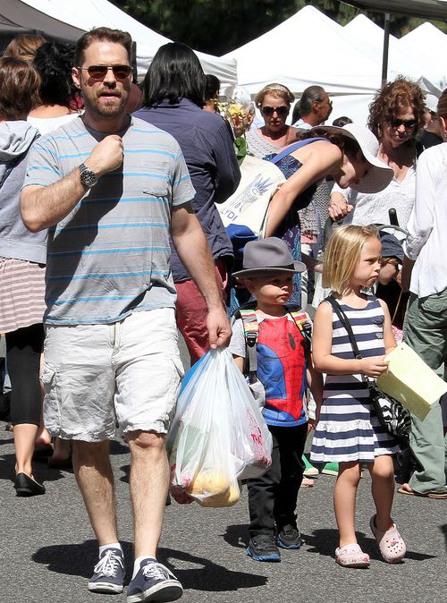 Jason Priestley z dziećmi na zakupach (FOTO) Jason Priestley z dziećmi na zakupach (FOTO)