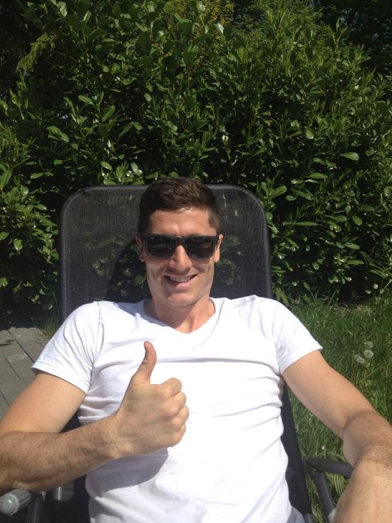 Lewandowski relaksuje się przed meczem (FOTO) Lewandowski relaksuje się przed meczem (FOTO)