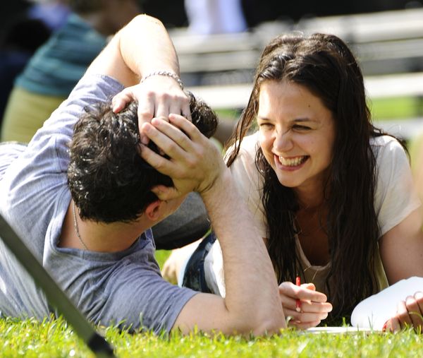 Roześmiana Holmes szaleje z chłopakiem w fontannie (FOTO) Roześmiana Holmes szaleje z chłopakiem w fontannie (FOTO)