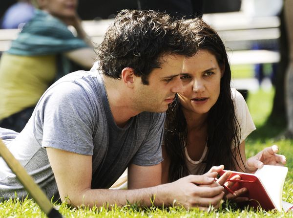 Roześmiana Holmes szaleje z chłopakiem w fontannie (FOTO) Roześmiana Holmes szaleje z chłopakiem w fontannie (FOTO)