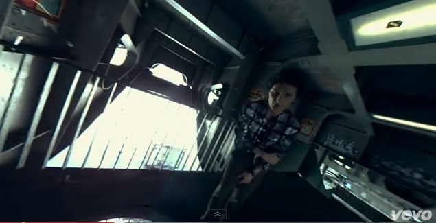 Premiera klipu Dawida Podsiadło - Trójkąty i kwadraty VIDEO Premiera klipu Dawida Podsiadło - Trójkąty i kwadraty VIDEO