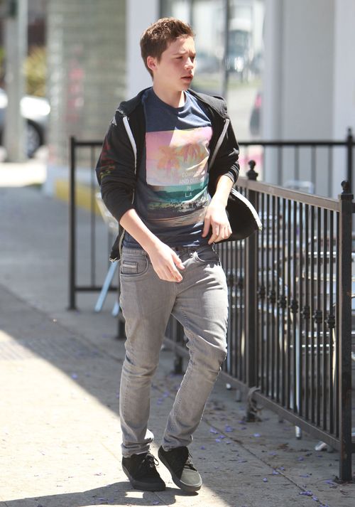 David Beckham na zakupach z dziećmi (FOTO) David Beckham na zakupach z dziećmi (FOTO)