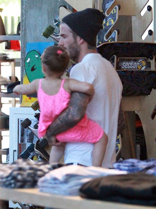 David Beckham na zakupach z dziećmi (FOTO) David Beckham na zakupach z dziećmi (FOTO)