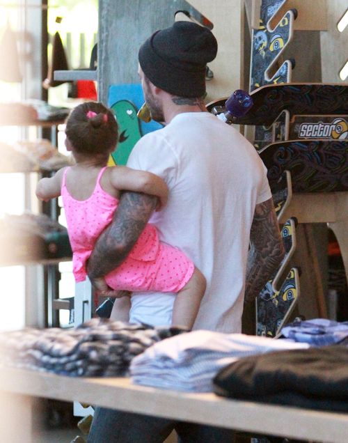 David Beckham na zakupach z dziećmi (FOTO) David Beckham na zakupach z dziećmi (FOTO)