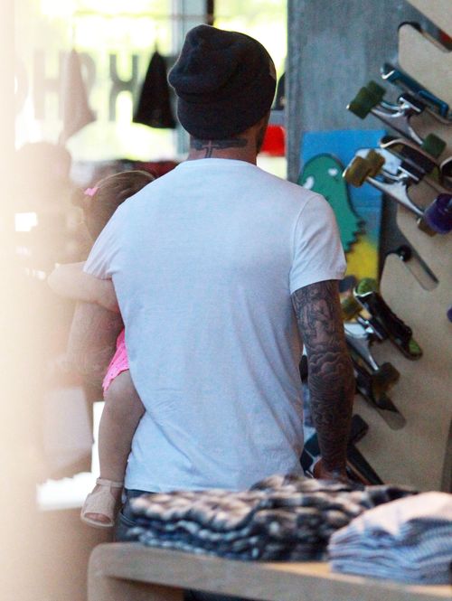 David Beckham na zakupach z dziećmi (FOTO) David Beckham na zakupach z dziećmi (FOTO)