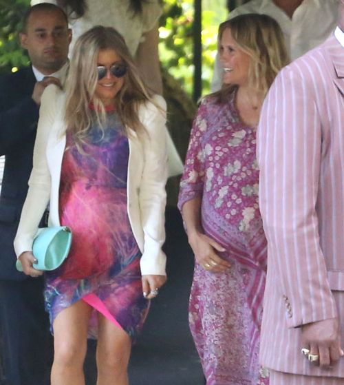 Piosenkarka podkreśliła swe ciążowe kształty (FOTO)