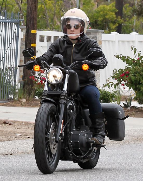 Poznajecie tę ostrą laskę na motocyklu? (FOTO) Poznajecie tę ostrą laskę na motocyklu? (FOTO)