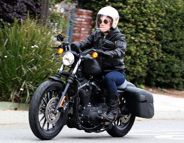 Poznajecie tę ostrą laskę na motocyklu? (FOTO) Poznajecie tę ostrą laskę na motocyklu? (FOTO)