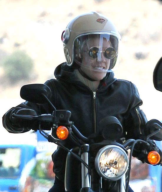 Poznajecie tę ostrą laskę na motocyklu? (FOTO) Poznajecie tę ostrą laskę na motocyklu? (FOTO)