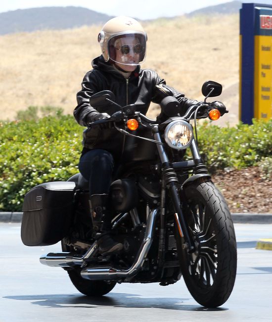 Poznajecie tę ostrą laskę na motocyklu? (FOTO) Poznajecie tę ostrą laskę na motocyklu? (FOTO)